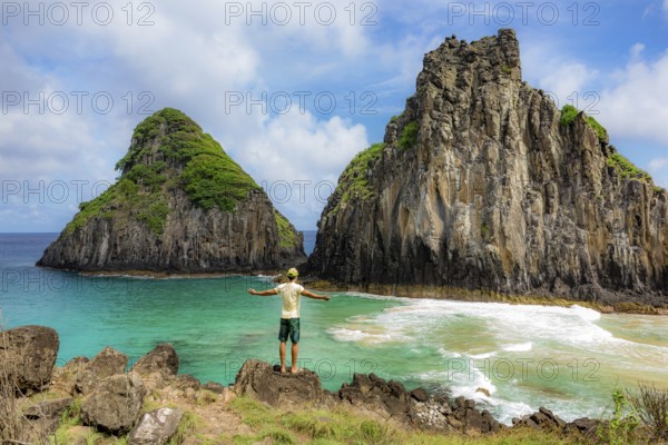 Fernando de Noronha, Brasil. Turquoise water around the Two Brothers rocks, UNESCO World Heritage Site, Brazil, South America. South America, South America