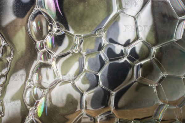 Oil bubbles inside water base form patterns