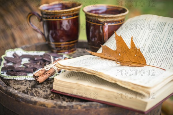 Two cups of coffee are on wooden barrel