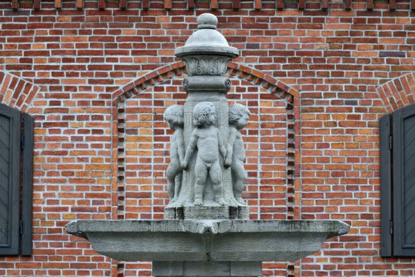 Fountain Putti. German sculptor Stanislaus, Kauer, 1908, Kaliningrad (Konigsberg), Russia, Europe