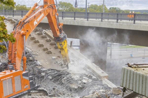 After the collapse of parts of the Carola Bridge, demolition work began on the Old Town side. The bridge sections on the Old Town side were dismantled using heavy machinery, Carola Bridge in Dresden, Dresden, Saxony, Germany, Europe