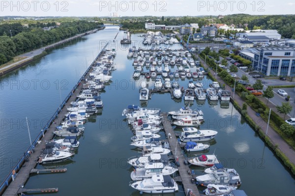 The Bergkamen marina is the largest yacht harbor in North Rhine-Westphalia. The marina was built on the site of an old loading port of a coal mine