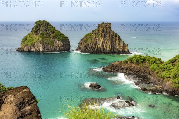 Fernando de Noronha, Brasil. Turquoise water around the Two Brothers rocks, UNESCO World Heritage Site, Brazil, South America