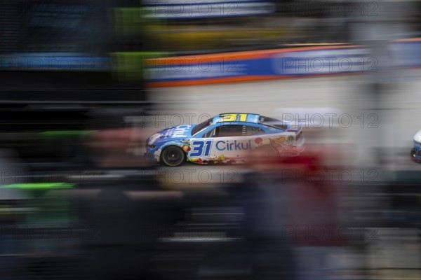 Mar 17, 2024-Bristol, TN, Daniel Hemric race for position for the Food City 500 in Bristol, TN, USA, North America