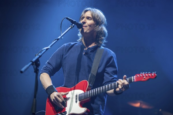Wroclaw, Poland. 27th February, 2018. Concert of band Dire Straits Experience. Picture: guitarist Terence Reis