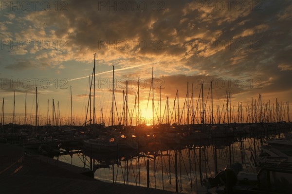 Sunrise in the Grömitz marina
