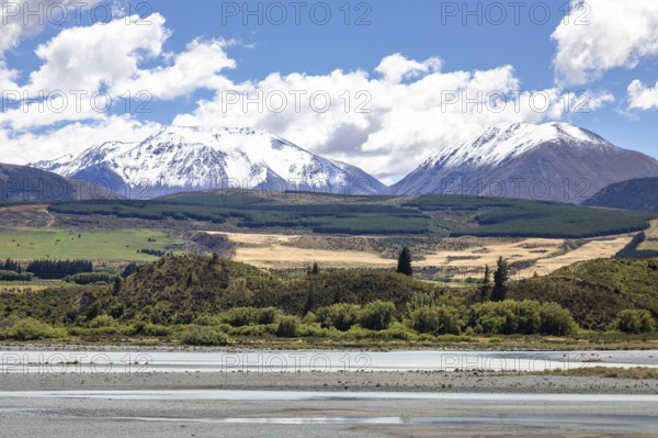 An image of the Mountain Alps scenery in south New Zealand