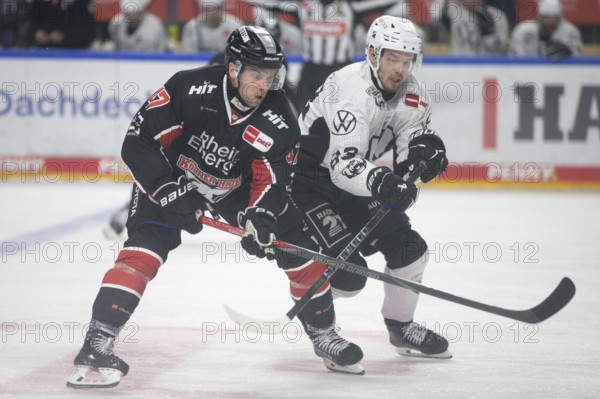 LanxessArena, Cologne, North Rhine-Westphalia, Veli-Matti Vittasmaeki (Cologne Sharks, #47), Luis Schinko (Grizzly Wolfsburg, #63), PENNY DEL, Cologne Sharks-Grizzlys Wolfsburg on 27/10/2024 at the LanxessArena in Cologne Germany