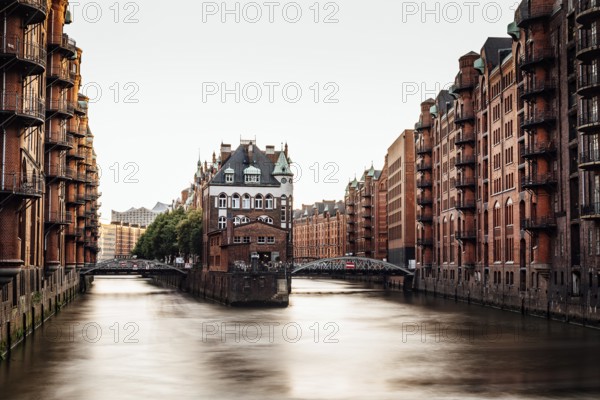 Das Lagerhausviertel oder die Speicherstadt. Wandrahmsfleet-Kanal. UNESCO-Welterbe