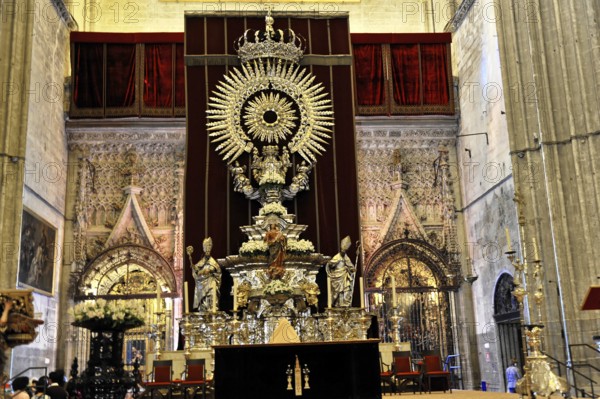 Cathedral of Santa María de la Sede in Seville, Andalusia, Spain, Impressive church altar with richly decorated statues and magnificent crown, Seville, Andalusia, Spain, Europe