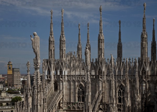 West side of the north transept, upper part with 19th-century pinnacles bearing lashings and sculptures, St., Sankt, Saint