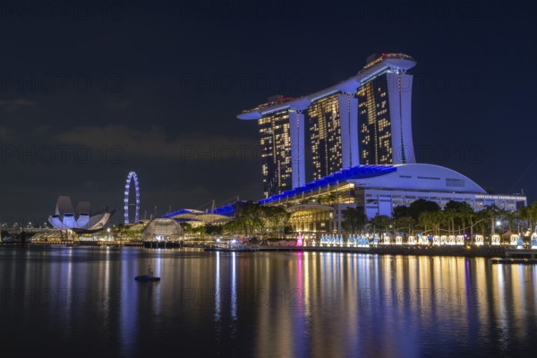 Marina Bay Sands, iconic hotel complex at the blue hour, Singapore, Singapore, Asia