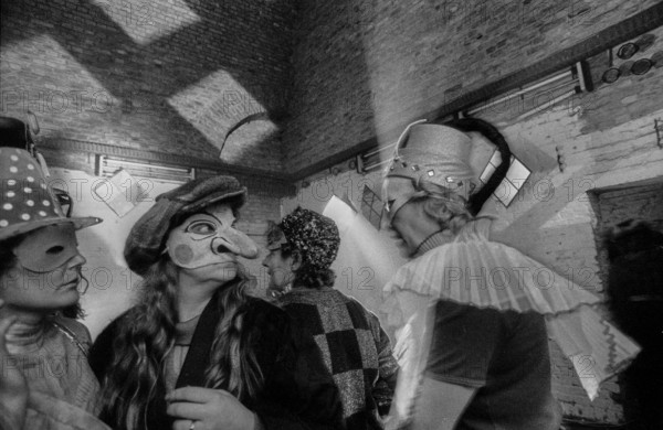 Germany, Berlin, 18.10.1991, shooting of the film The Visitor, in the cellar of the former brewery on the Pfefferberg, small actors (KD), extras, (director: Dvor Zahavi Israel, camera: Matthias Zschiedel, leading actor: André Hennecke), Europe