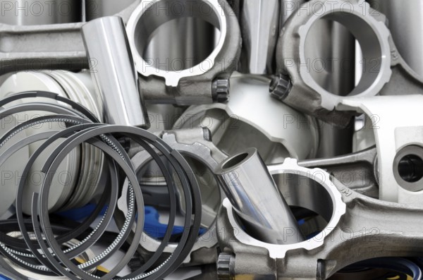 Auto engine details - connecting rods, pistons, rings, cylinders, bushings