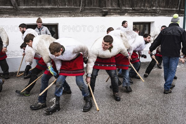 Defence of the fighters at the Wampeler Reiten, nonsensical Thursday, carnival, tradition, intangible cultural heritage, Axams, Tyrol, Austria, Europe