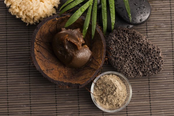 Homemade body peeling with sugar, olive oil and face mask