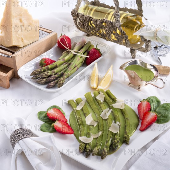Asparagus with green sauce