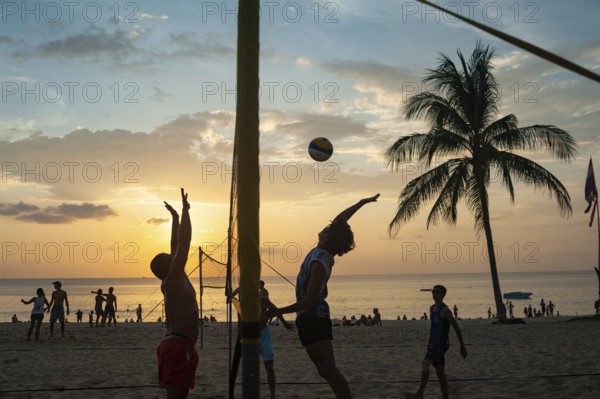18.11.2019, Phuket, Thailand, Asia, A group of locals playing volleyball on Karon Beach at sunset, Asia