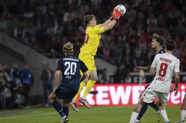 Andreas Dick (DFL/DFB REGULATIONS PROHIBIT ANY USE OF PHOTOGRAPHS AS IMAGE SEQUENCES AND/OR QUASI-VIDEO), RheinEnergieStadion, Cologne, North Rhine-Westphalia, Felix Götze (Defence, SC Paderborn 07, #20), Jonas Urbig (1.FC Köln, goalkeeper, #40), 2nd Bundesliga, 1.FC Köln, SC Paderborn 07 on 25/10/2024 at the RheinEnergieStadion in Cologne Germany