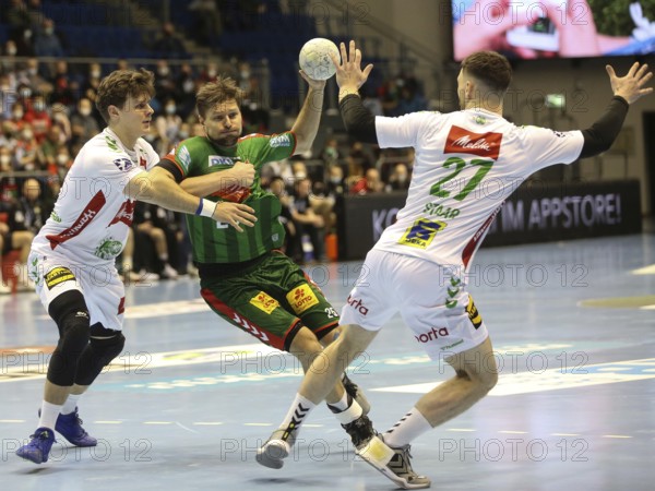 Justus Richtzenhain GWD Minden duel with Marko Bezjak SC Magdeburg SC Magdeburg, GWD Minden Handball Männer DHB-Pokal quarter-final season 2021-2022 on 06/02/2022