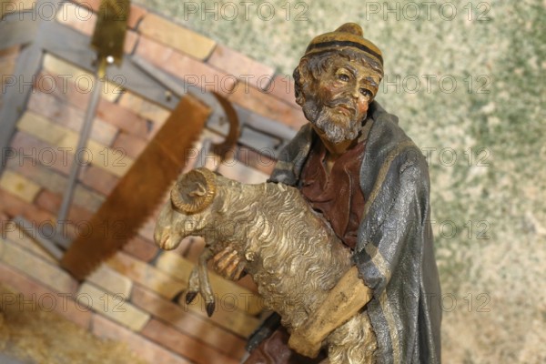 Cot figurine, shepherd with sheep