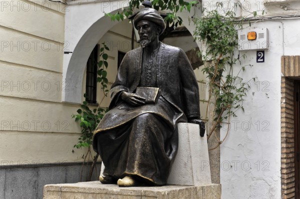 Bronze monument, monument to Adam Riese, Cordoba, Andalusia, Spain, Europe, bronze statue of a seated scholar with a book in a historic courtyard, Europe