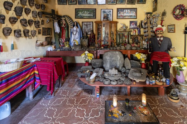 Casa museo de Pascual Abaj, cerro Turkaj, Chichicastenango, Quiché, Guatemala, America Central, Central America