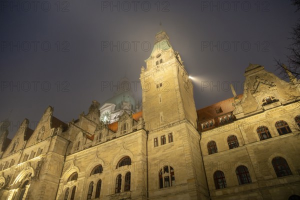 Hanover town hall in the evening with fog, Hanover, Lower Saxony, Germany, Europe