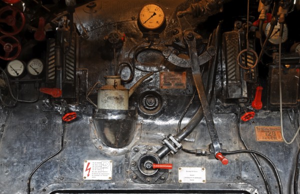 Driver's cab of express locomotive 01008