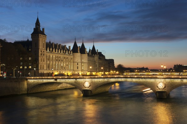 Pont of change and the concierge, Paris, Ile-de-france, France, Europe