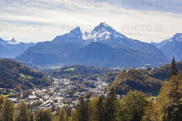 Berchtesgaden with Watzmann in autumn, Berchtesgaden, Berchtesgadener Land, Upper Bavaria, Bavaria, Germany, Europe