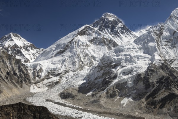 Classic, famous view of Mount Everest, called Sagarmatha in Nepal and Chomolungma in Tibet. Right of the top is South Col, then Lhotse. Changtse is on the left. Below the world's highest mountain is its West Shoulder, further down is the steep section of Khumbu Glacier, the full of crevasses Khumbu Icefall. Photographed in autumn from the top of Kala Patthar, the popular trekking peak and viewpoint in Khumbu. Sagarmatha National Park, the UNESCO World Heritage Site, Himalayas. Solukhumbu, Nepal, Asia