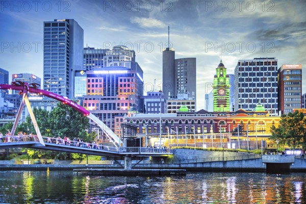 Evening atmosphere in Melbourne on the Yarra River with the Evan Walker Bridge and Flinders Street railway station in Victoria