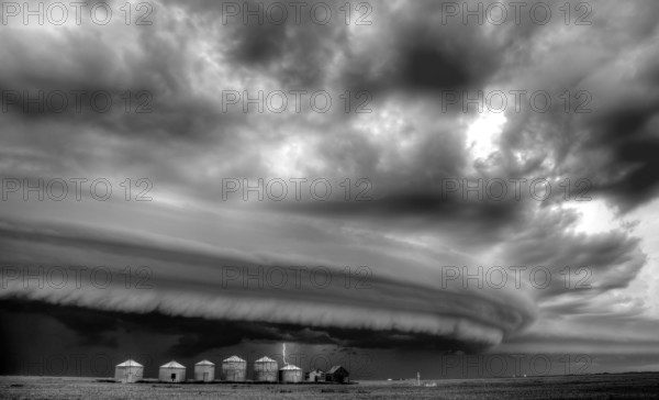 Prairie Storm Saskatchewan shelf cloud danger warning