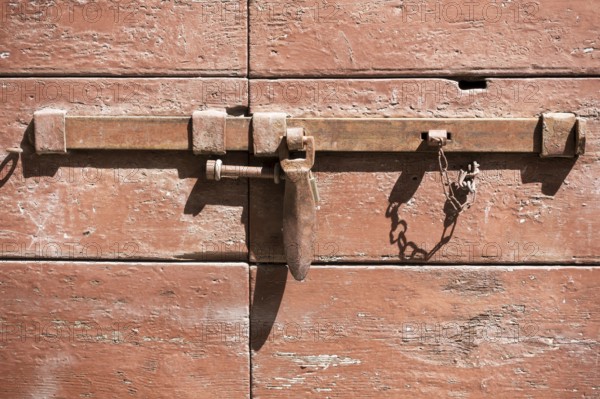 An image of an old rusty lock