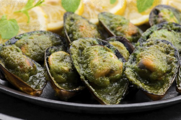 Seafood mussels with lemon, parsley and garlic