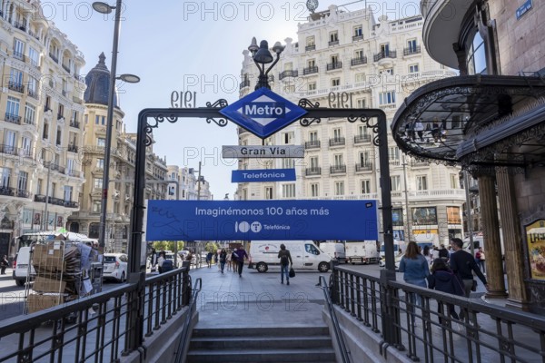 Madrid Metro: Spain's capital's rapid transit, 14th longest globally, spans 293 km. Rapid expansion from '95 to '07, among fastest-growing worldwide