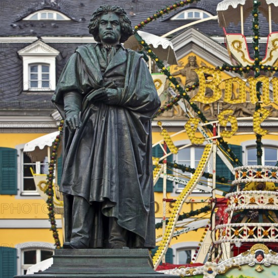 The Beethoven monument in front of the Bonn Christmas market Ferris wheel on Münsterplatz, Bonn, North Rhine-Westphalia, Germany