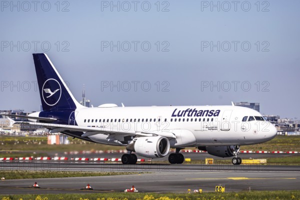 Fraport Airport in Frankfurt am Main. Aircraft in front of take-off. Aircraft registration number: D-AILI, Lufthansa, Airbus A319-100, Frankfurt am Main, Hesse, Germany