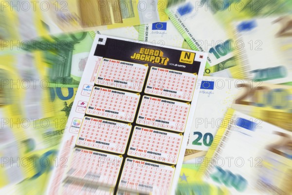 Eurojackpot: Playing slip on euro banknotes