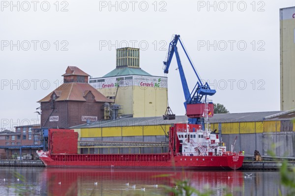 Cargo ship, loading crane, harbour, Kiel Canal, Rendsburg, Schleswig-Holstein, Germany