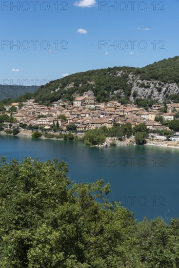 The village of Bauduen on Lac de Sainte-Croix, Gorges du Verdon, Verdon Gorge, Var, Provence-Alpes-Côte d'Azur, France