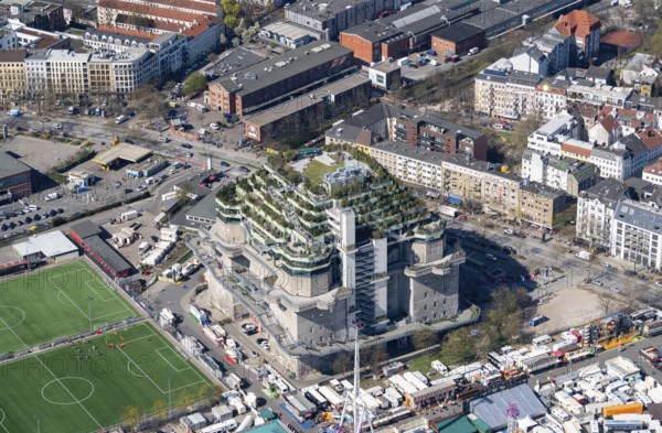 Aerial photograph, air raid shelter, Second World War, bunker, Heiligengeistfeld, hotel, restaurant, green bunker, roof, architecture, green roof, St. Pauli, Hamburg, Germany
