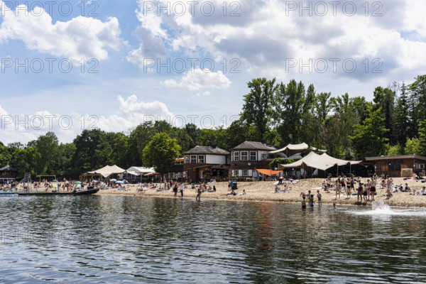 Strandbad Plötzensee, building from the twenties in the background, people as accessories, Wedding, Berlin, Germany