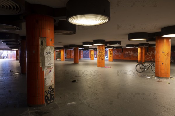 Completely neglected, dirty subway, tunnel, pedestrian tunnel, Messedamm, between International Congress Centre, ICC, bus station, ZOB, architect Rainer Gerhard Rümmler, lost place, graffiti, dirt, Berlin, Germany