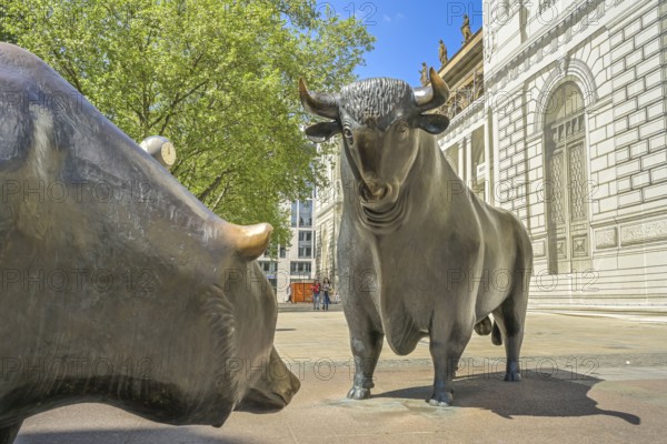 Bronze sculpture, Bull and Bear, German Stock Exchange, Stock Exchange Square, Frankfurt am Main, Hesse, Germany