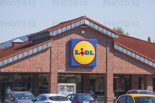Logo on a supermarket, discounter Lidl, Jever, East Frisia, Lower Saxony, Germany