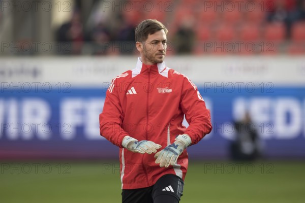 Football match, Goalkeeper Carl KLAUS 1.FC Union Berlin warming up in front of the match, Voith-Arena, Heidenheim, Germany