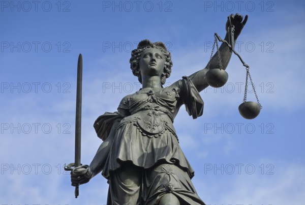 Fountain of Justice with Justitia, Römerberg, Old Town, Centre, Frankfurt am Main, Hesse, Germany