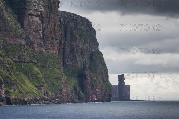 Old Man of Hoy, rocky outcrop off the island of Hoy, Orkney Islands, Scotland, Great Britain